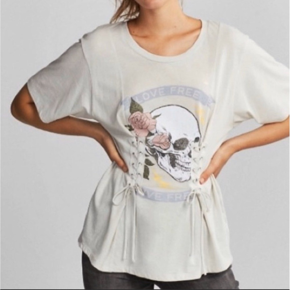 New Express‎ Womens short sleeve Tee Shirt skull design "Love Free"   Size small